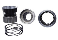 Load image into Gallery viewer, Ford Racing Super Duty Warn Locking Hubs M-1104-SD
