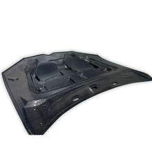 Load image into Gallery viewer, 2018-2022 Lamborghini URUS TC2 Style Carbon Fiber Hood