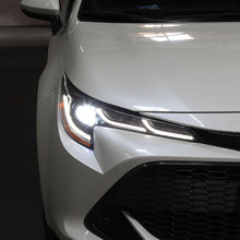 Load image into Gallery viewer, xTune US Built Toyota Corolla 18-20 L LE LED Proj Headlights-SE Style Black PRO-JH-TCOL20LUS-LED-BK 9949326