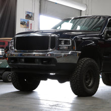 Load image into Gallery viewer, Spyder 99-04 Ford F250 Super Duty Projector Headlights - Light Bar - Black PRO-YD-FF25099V2-LB-BK 5084491
