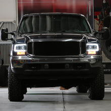 Load image into Gallery viewer, Spyder 99-04 Ford F250 Super Duty Projector Headlights - Light Bar - Black PRO-YD-FF25099V2-LB-BK 5084491