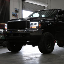 Load image into Gallery viewer, Spyder 99-04 Ford F250 Super Duty Projector Headlights - Light Bar - Black PRO-YD-FF25099V2-LB-BK 5084491