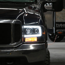 Load image into Gallery viewer, Spyder 99-04 Ford F250 Super Duty Projector Headlights - Light Bar - Black PRO-YD-FF25099V2-LB-BK 5084491