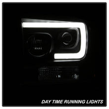 Load image into Gallery viewer, Spyder Ford F250/350/450 05-07 Projector Headlights - Light Bar DRL LED - Black PRO-YD-FS05V2-LB-BK 5084507