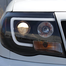 Load image into Gallery viewer, Spyder Toyota Tacoma 05-11 Projector Headlights - Light Bar DRL - Black PRO-YD-TT05V2-LB-BK 5084514