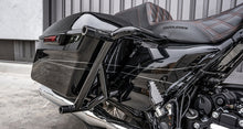 Load image into Gallery viewer, Burly Brand 14-Up Touring Brawler Kit Rear - Black SA-3013-002